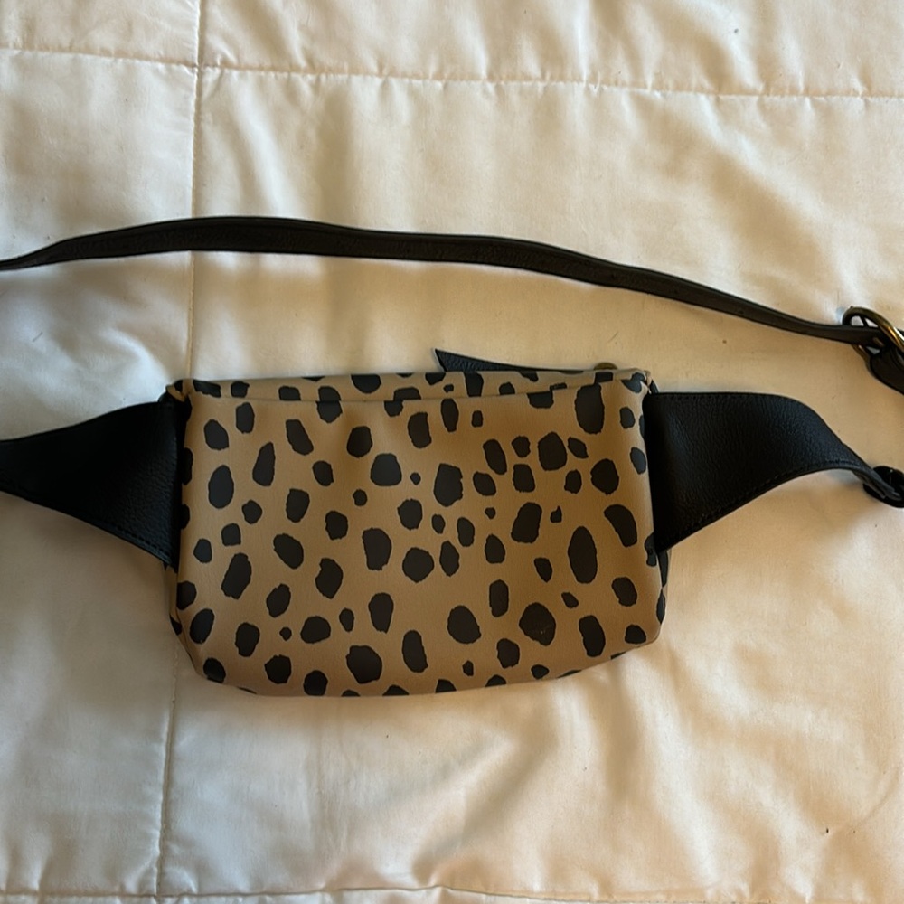 Universal Threads bag from Target - Picture 5 of 7